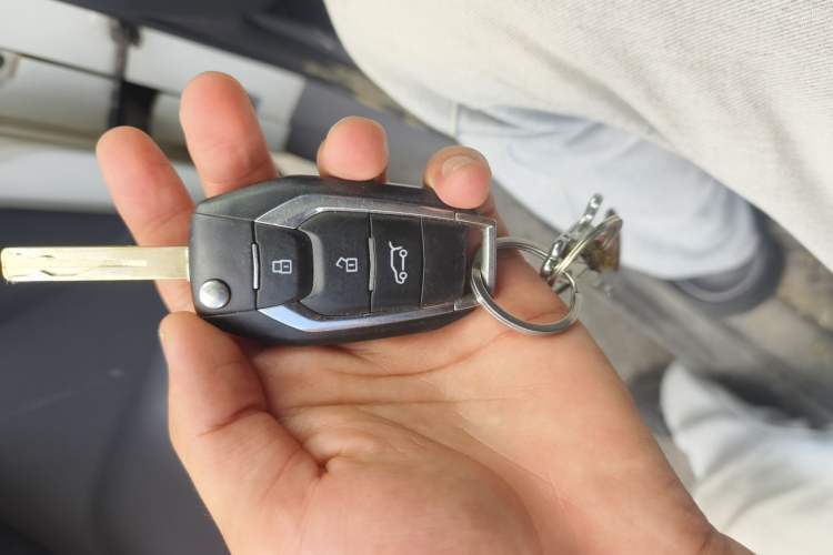Used SAIC MAXUS EV30 2021 Pure Electric Smart Logistics Expert with Long Wheelbase—CATL Vehicle Key