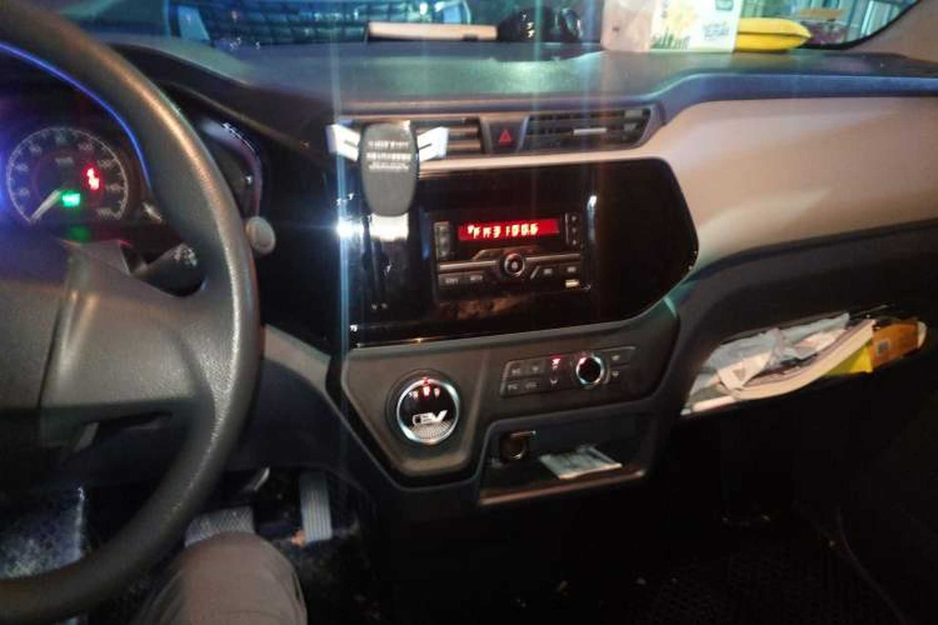 Used SAIC MAXUS EV30 2022 Pure-Electric Smart Logistics Expert with Long Wheelbase Guoxuan Audio And AC Panel