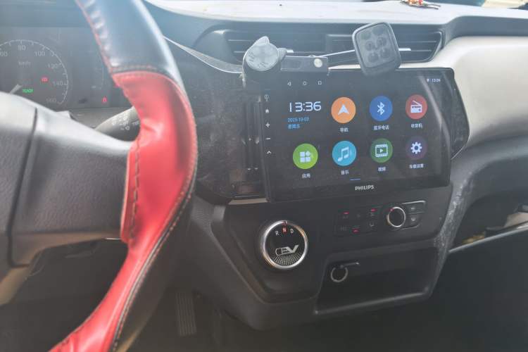 Used SAIC MAXUS EV30 2022 Pure Electric Smart Logistics Expert with Short Wheelbase Guoxuan Audio And AC Panel