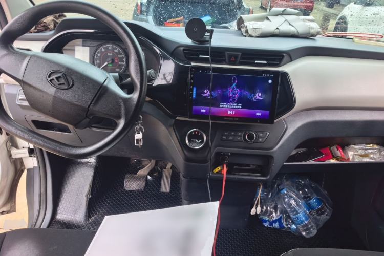 Used SAIC MAXUS EV30 2022 Pure-Electric Smart Logistics Expert with Long Wheelbase Guoxuan Center Console