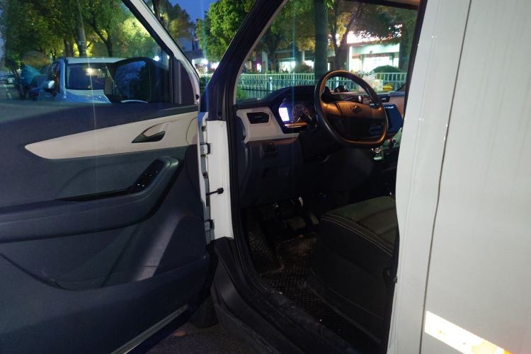 Used SAIC MAXUS EV30 2022 Pure-Electric Smart Logistics Expert with Long Wheelbase Guoxuan Driver Seat