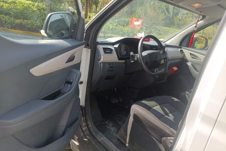 Used SAIC MAXUS EV30 2022 Pure Electric Smart Logistics Expert with Short Wheelbase Guoxuan Driver Seat