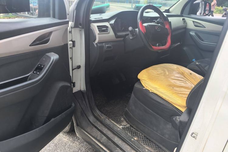 Used SAIC MAXUS EV30 2022 Pure Electric Smart Logistics Expert with Short Wheelbase Guoxuan Driver Seat