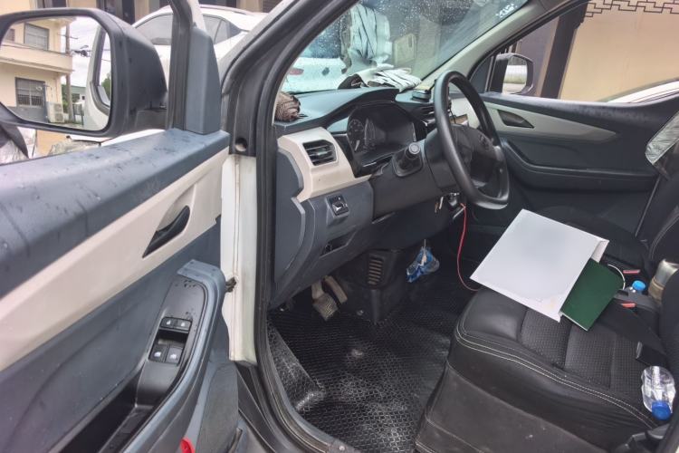 Used SAIC MAXUS EV30 2022 Pure-Electric Smart Logistics Expert with Long Wheelbase Guoxuan Driver Seat