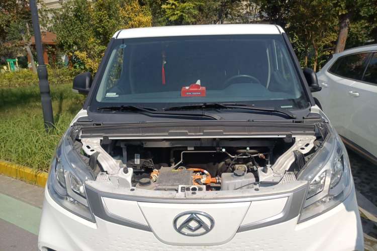 Used SAIC MAXUS EV30 2022 Pure Electric Smart Logistics Expert with Short Wheelbase Guoxuan Engine Bay