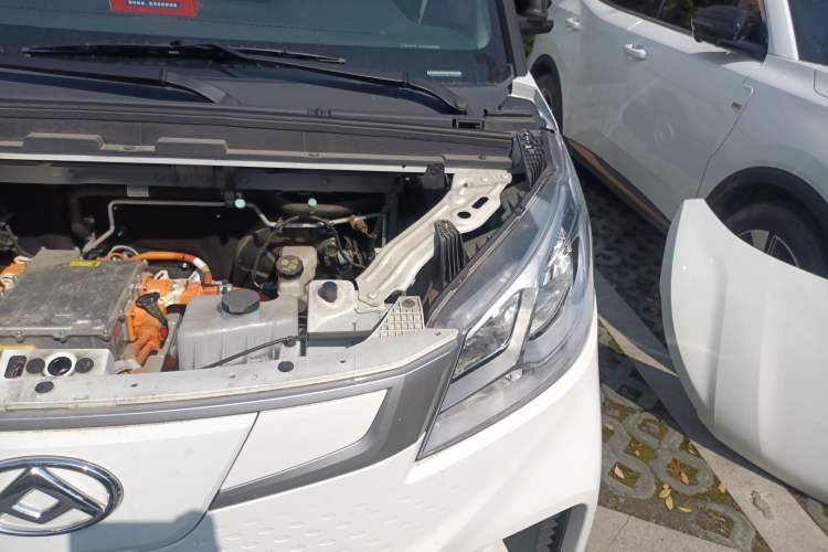 Used SAIC MAXUS EV30 2022 Pure Electric Smart Logistics Expert with Short Wheelbase Guoxuan Engine Bay Left