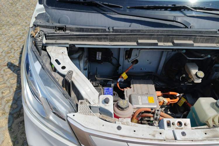Used SAIC MAXUS EV30 2022 Pure-Electric Smart Logistics Expert with Long Wheelbase Guoxuan Engine Bay Right