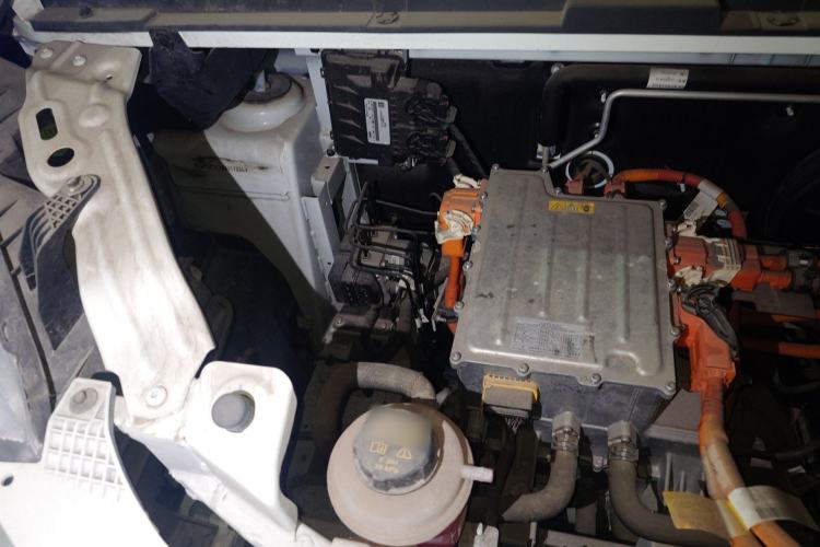 Used SAIC MAXUS EV30 2022 Pure-Electric Smart Logistics Expert with Long Wheelbase Guoxuan Engine Bay Right