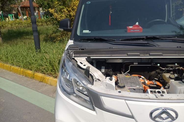 Used SAIC MAXUS EV30 2022 Pure Electric Smart Logistics Expert with Short Wheelbase Guoxuan Engine Bay Right