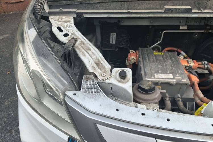 Used SAIC MAXUS EV30 2022 Pure Electric Smart Logistics Expert with Short Wheelbase Guoxuan Engine Bay Right