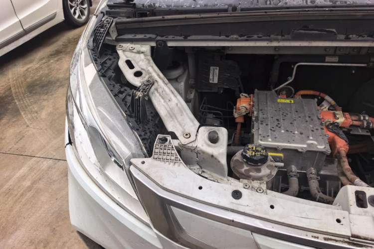 Used SAIC MAXUS EV30 2022 Pure-Electric Smart Logistics Expert with Long Wheelbase Guoxuan Engine Bay Right
