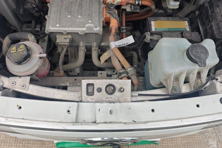 Used SAIC MAXUS EV30 2022 Pure-Electric Smart Logistics Expert with Long Wheelbase Guoxuan Engine Bay