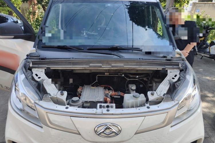 Used SAIC MAXUS EV30 2022 Pure-Electric Smart Logistics Expert with Long Wheelbase Guoxuan Engine Bay