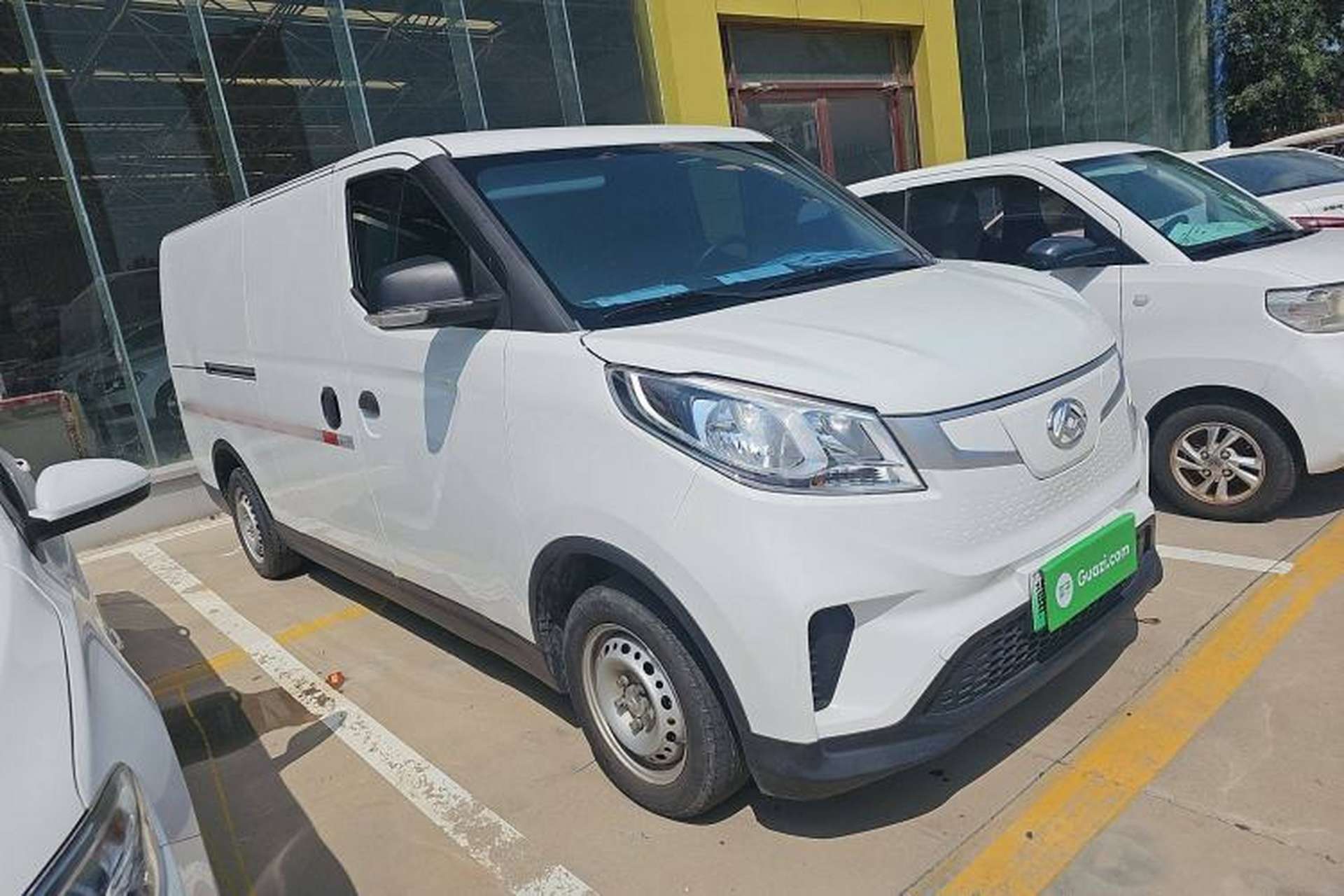 Used SAIC MAXUS EV30 2022 Pure-Electric Smart Logistics Expert with Long Wheelbase Guoxuan Exterior 2