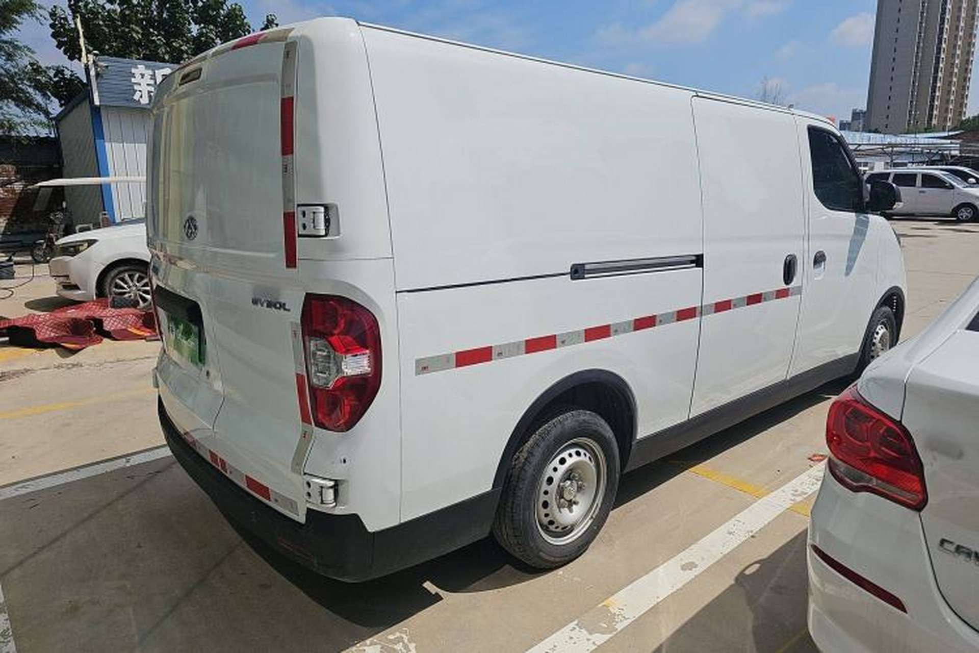 Used SAIC MAXUS EV30 2022 Pure-Electric Smart Logistics Expert with Long Wheelbase Guoxuan Exterior 3