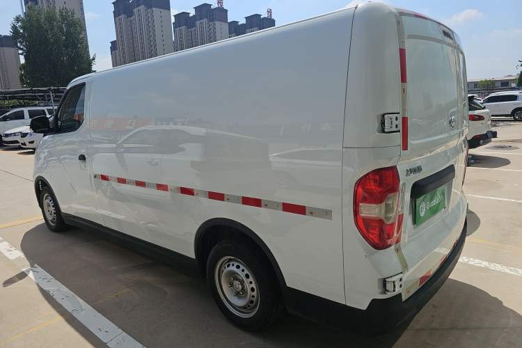 Used SAIC MAXUS EV30 2022 Pure-Electric Smart Logistics Expert with Long Wheelbase Guoxuan Exterior 4