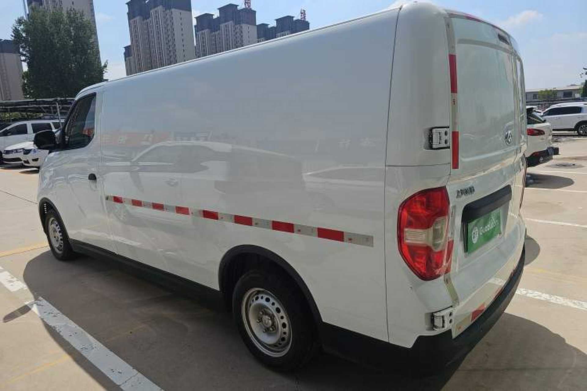 Used SAIC MAXUS EV30 2022 Pure-Electric Smart Logistics Expert with Long Wheelbase Guoxuan Exterior 4
