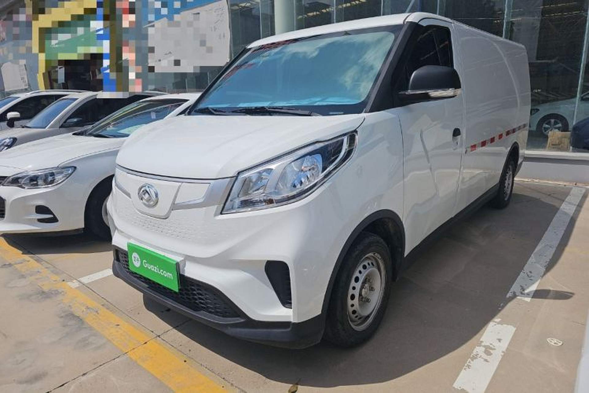 Used SAIC MAXUS EV30 2022 Pure-Electric Smart Logistics Expert with Long Wheelbase Guoxuan Front Left 45 Deg