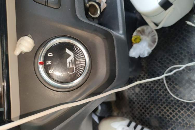 Used SAIC MAXUS EV30 2022 Pure-Electric Smart Logistics Expert with Long Wheelbase Guoxuan Gear Lever