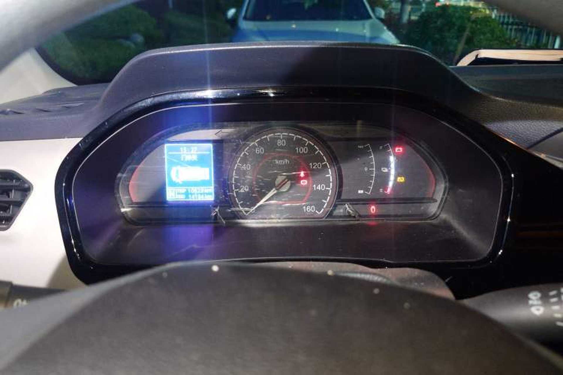 Used SAIC MAXUS EV30 2022 Pure-Electric Smart Logistics Expert with Long Wheelbase Guoxuan Instrument Cluster