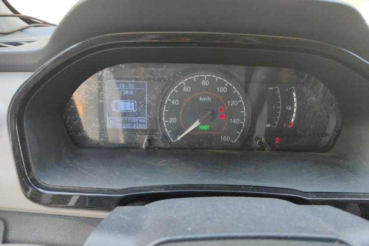 Used SAIC MAXUS EV30 2022 Pure-Electric Smart Logistics Expert with Long Wheelbase Guoxuan Instrument Cluster