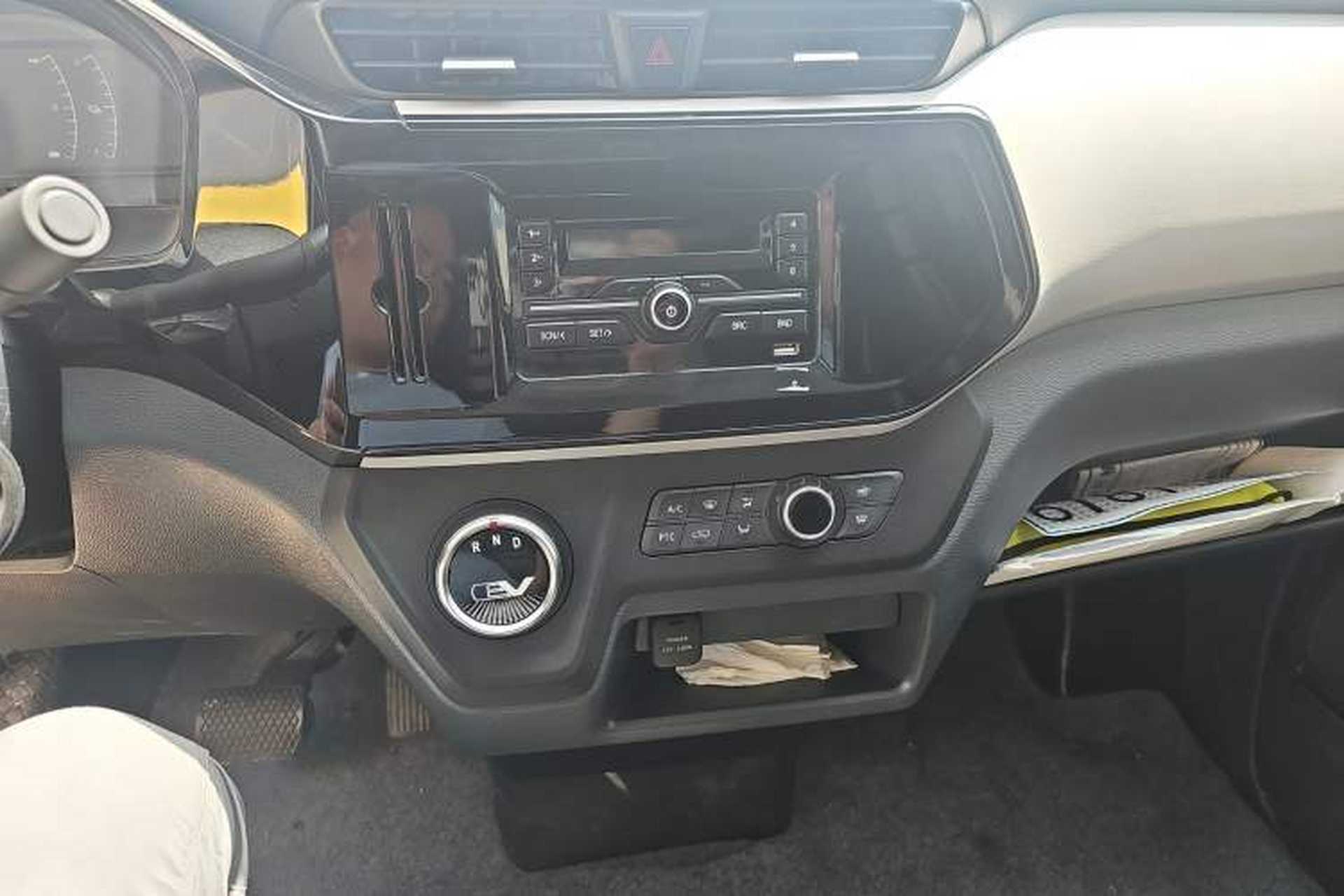 Used SAIC MAXUS EV30 2022 Pure-Electric Smart Logistics Expert with Long Wheelbase Guoxuan Interior 5