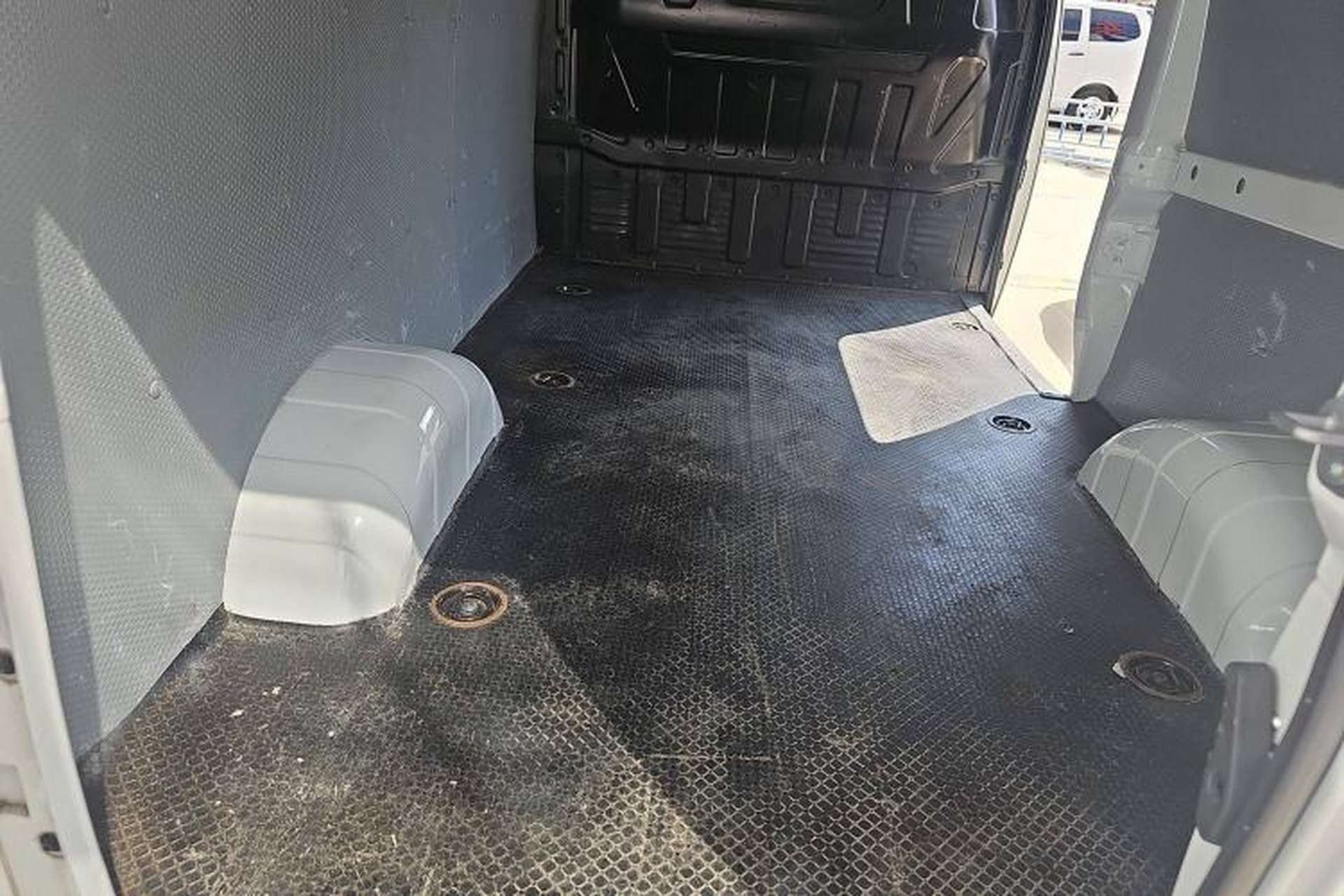 Used SAIC MAXUS EV30 2022 Pure-Electric Smart Logistics Expert with Long Wheelbase Guoxuan Interior 8