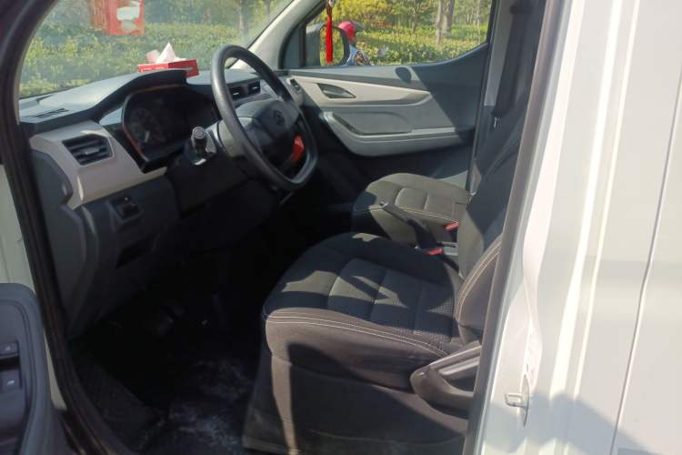 Used SAIC MAXUS EV30 2022 Pure Electric Smart Logistics Expert with Short Wheelbase Guoxuan Left Front Seat