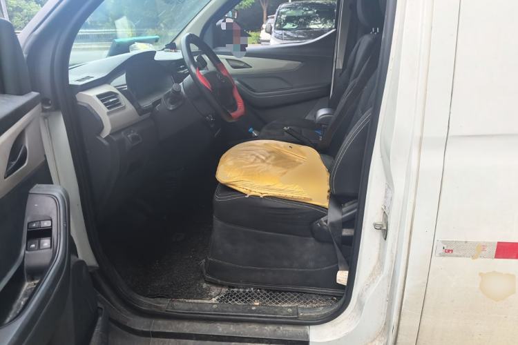 Used SAIC MAXUS EV30 2022 Pure Electric Smart Logistics Expert with Short Wheelbase Guoxuan Left Front Seat