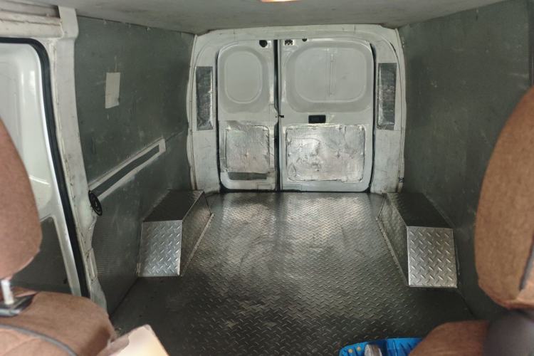 Used SAIC MAXUS EV30 2022 Pure-Electric Smart Logistics Expert with Long Wheelbase Guoxuan Left Rear Seat
