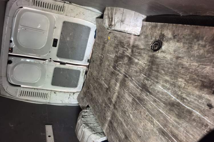 Used SAIC MAXUS EV30 2022 Pure-Electric Smart Logistics Expert with Long Wheelbase Guoxuan Left Rear Seat
