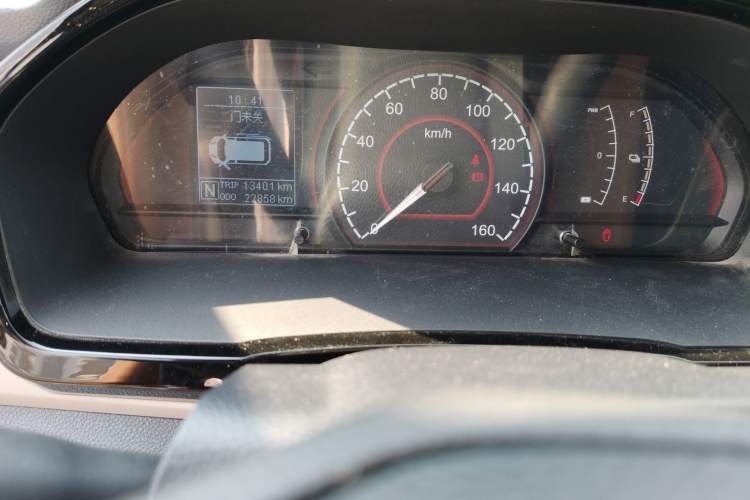 Used SAIC MAXUS EV30 2022 Pure-Electric Smart Logistics Expert with Long Wheelbase Guoxuan Odometer Close Up