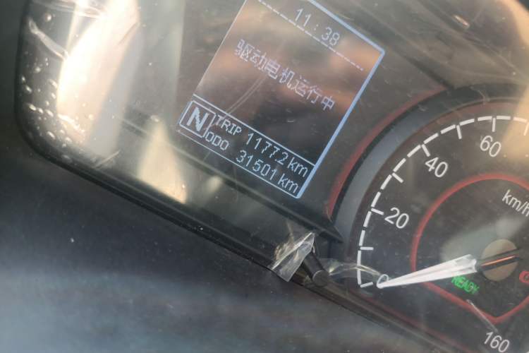 Used SAIC MAXUS EV30 2022 Pure Electric Smart Logistics Expert with Short Wheelbase Guoxuan Odometer Close Up