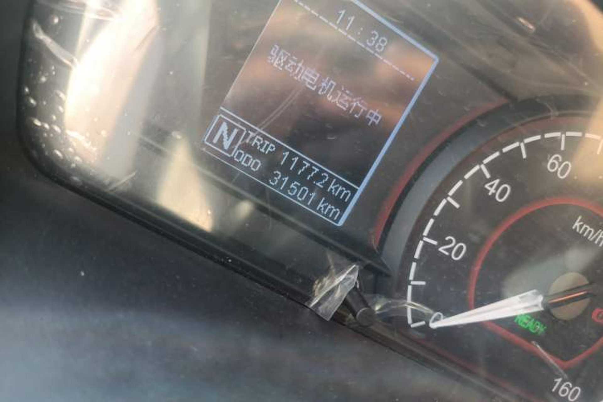 Used SAIC MAXUS EV30 2022 Pure Electric Smart Logistics Expert with Short Wheelbase Guoxuan Odometer Close Up