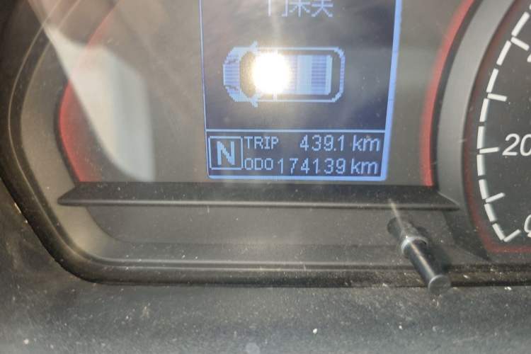 Used SAIC MAXUS EV30 2022 Pure-Electric Smart Logistics Expert with Long Wheelbase Guoxuan Odometer Close Up
