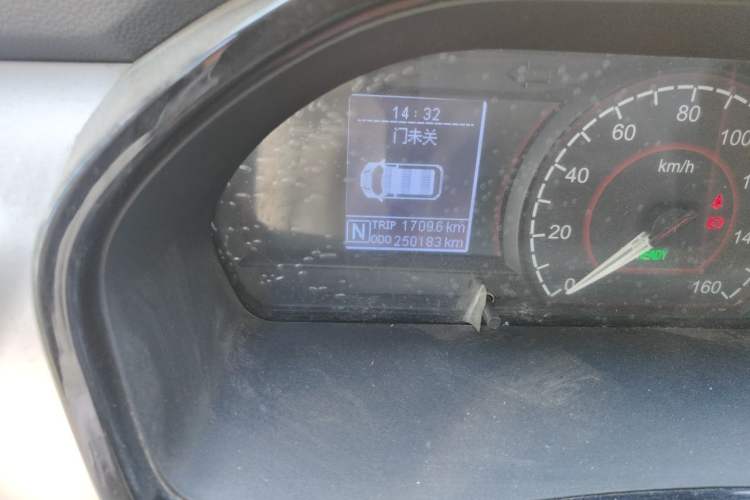 Used SAIC MAXUS EV30 2022 Pure-Electric Smart Logistics Expert with Long Wheelbase Guoxuan Odometer Close Up