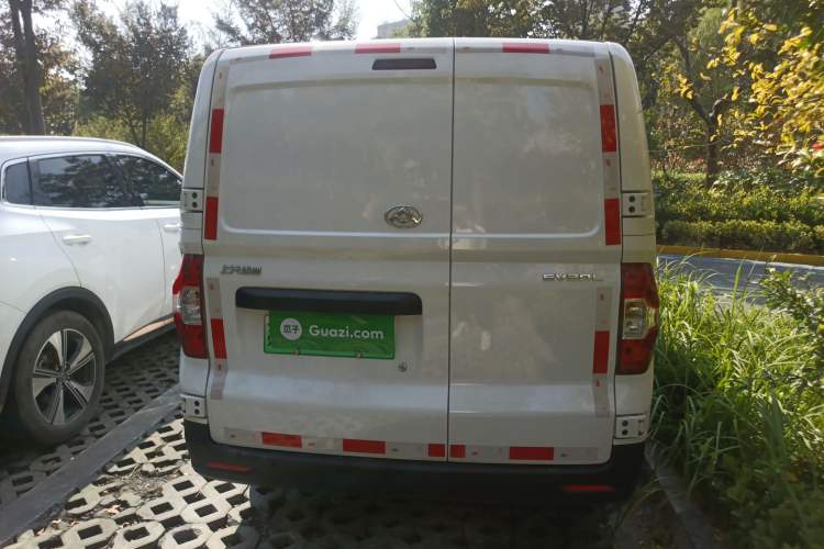 Used SAIC MAXUS EV30 2022 Pure Electric Smart Logistics Expert with Short Wheelbase Guoxuan Rear