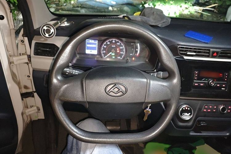 Used SAIC MAXUS EV30 2022 Pure-Electric Smart Logistics Expert with Long Wheelbase Guoxuan Steering Wheel