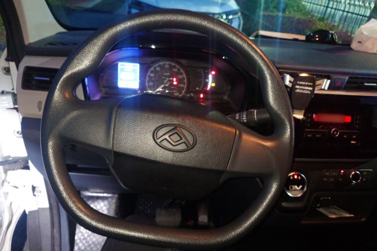 Used SAIC MAXUS EV30 2022 Pure-Electric Smart Logistics Expert with Long Wheelbase Guoxuan Steering Wheel