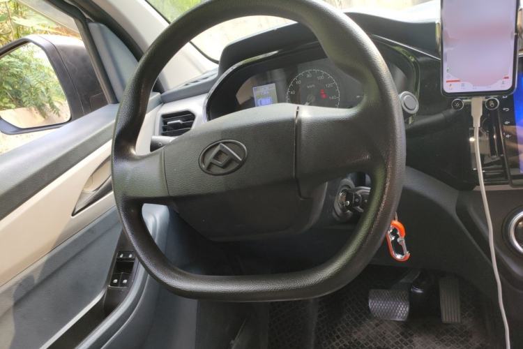 Used SAIC MAXUS EV30 2022 Pure-Electric Smart Logistics Expert with Long Wheelbase Guoxuan Steering Wheel