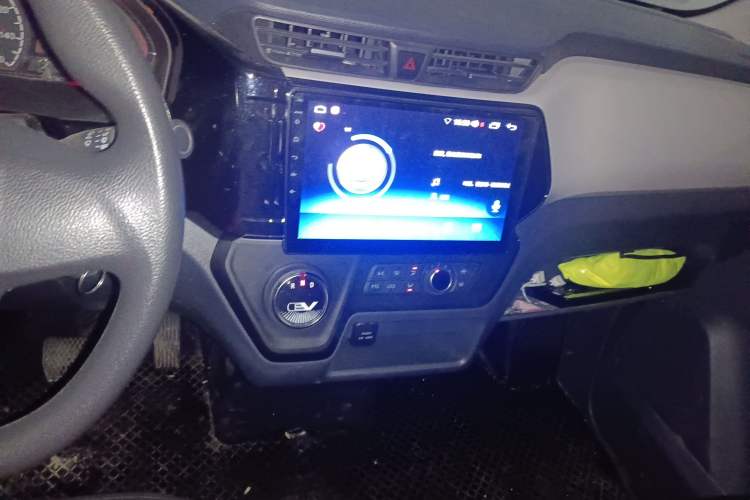 Used SAIC MAXUS EV30 2023 Pure-Electric Smart Logistics Expert with Long Wheelbase Guoxuan Audio And AC Panel