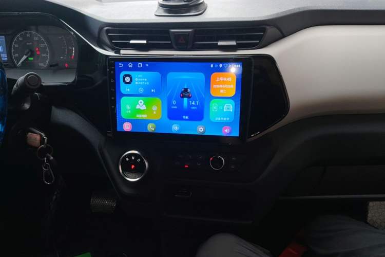 Used SAIC MAXUS EV30 2023 Pure-Electric Smart Logistics Expert with Long Wheelbase Guoxuan Audio And AC Panel