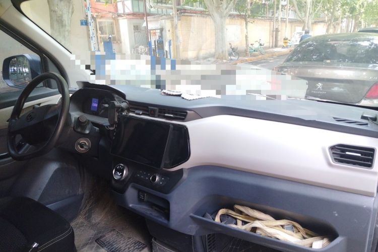 Used SAIC MAXUS EV30 2023 Pure-Electric Smart Logistics Expert with Long Wheelbase Guoxuan Center Console