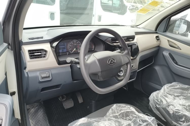 Used SAIC MAXUS EV30 2023 Pure-Electric Smart Logistics Expert with Long Wheelbase Guoxuan Center Console