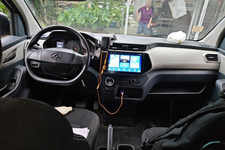 Used SAIC MAXUS EV30 2023 Pure-Electric Smart Logistics Expert with Long Wheelbase Guoxuan Center Console