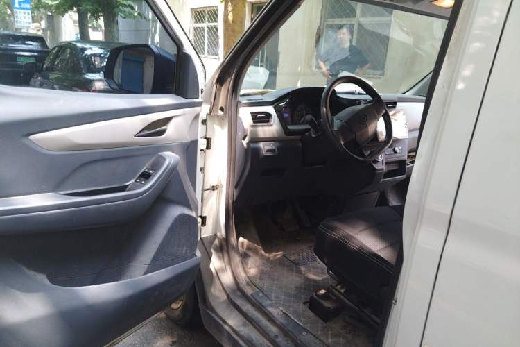 Used SAIC MAXUS EV30 2023 Pure-Electric Smart Logistics Expert with Long Wheelbase Guoxuan Driver Seat