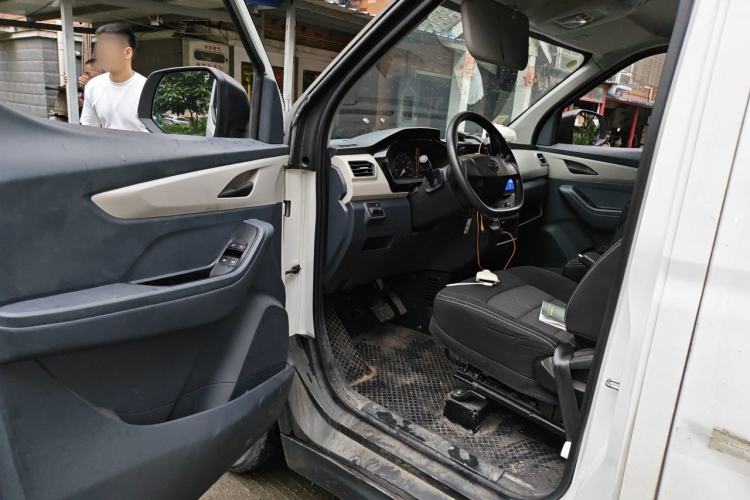 Used SAIC MAXUS EV30 2023 Pure-Electric Smart Logistics Expert with Long Wheelbase Guoxuan Driver Seat