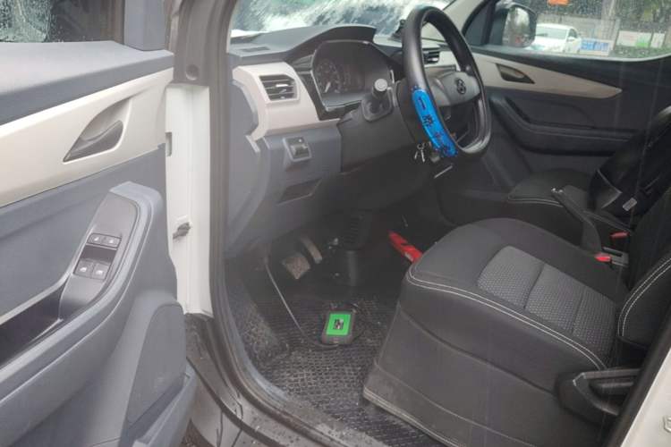 Used SAIC MAXUS EV30 2023 Pure-Electric Smart Logistics Expert with Long Wheelbase Guoxuan Driver Seat