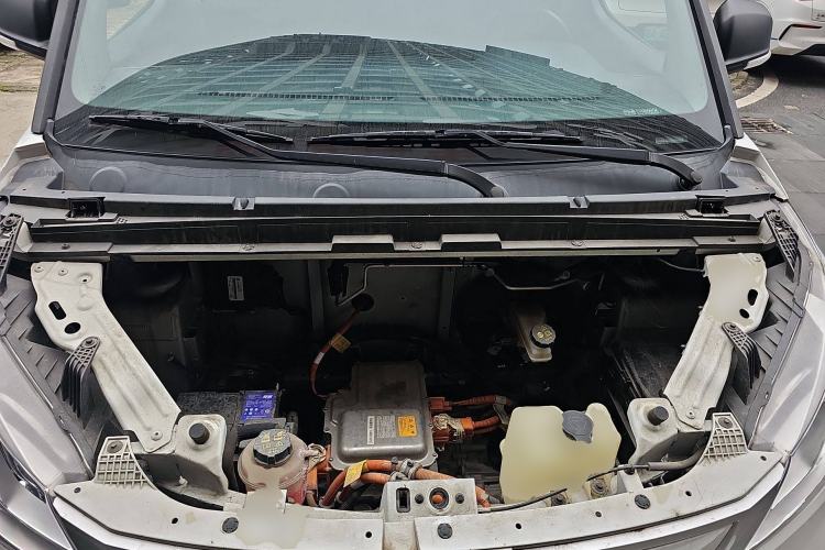 Used SAIC MAXUS EV30 2023 Pure-Electric Smart Logistics Expert with Long Wheelbase Guoxuan Engine Bay