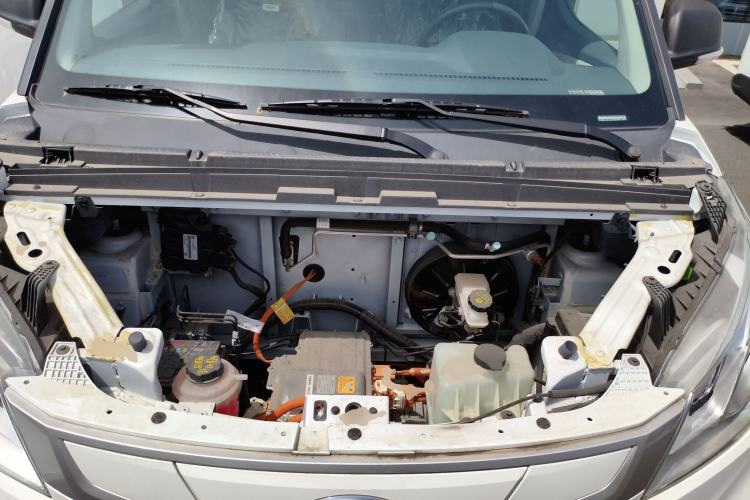Used SAIC MAXUS EV30 2023 Pure-Electric Smart Logistics Expert with Long Wheelbase Guoxuan Engine Bay